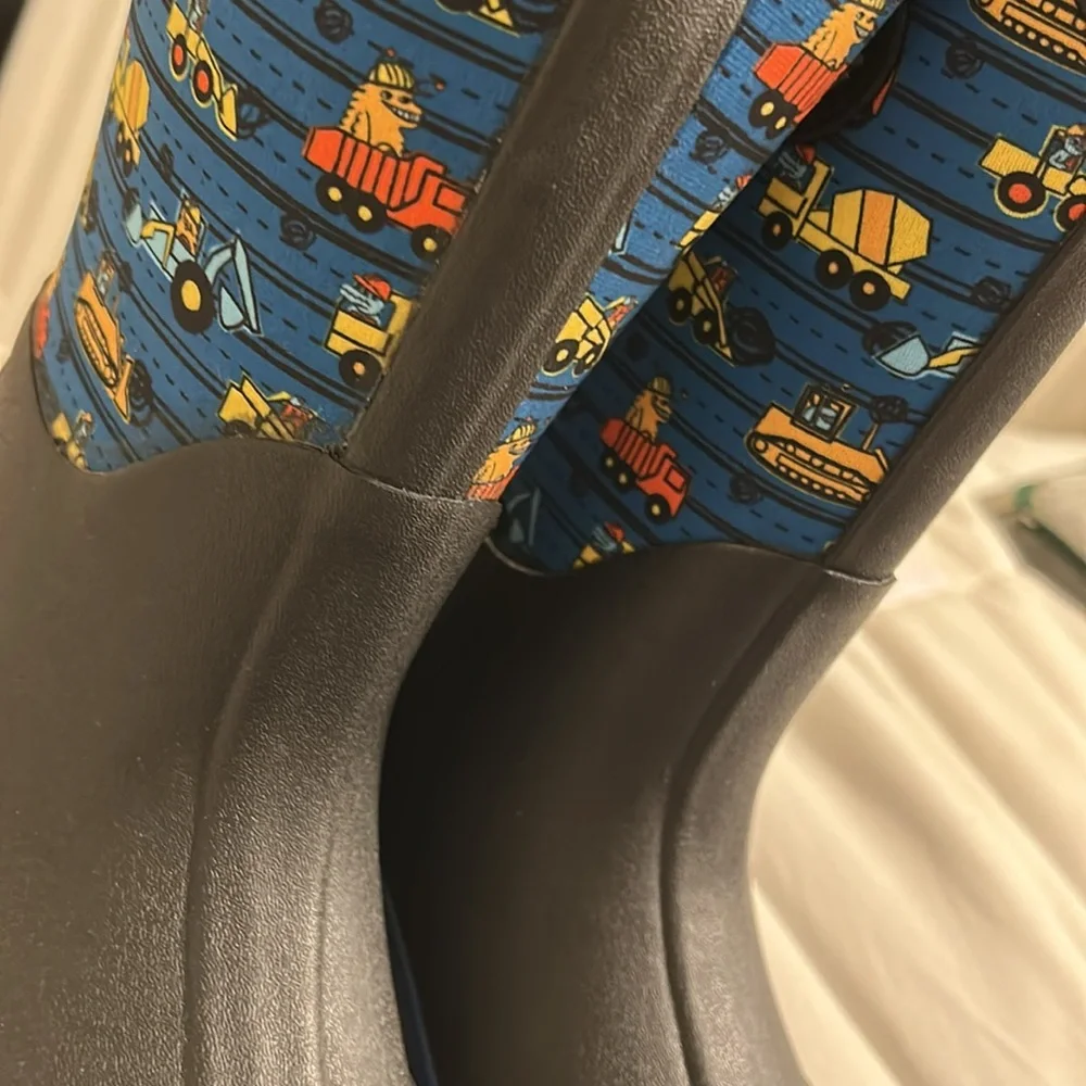 Lone cone insulating all weather kids BOOTS for B&G waterproof size 4 NWT